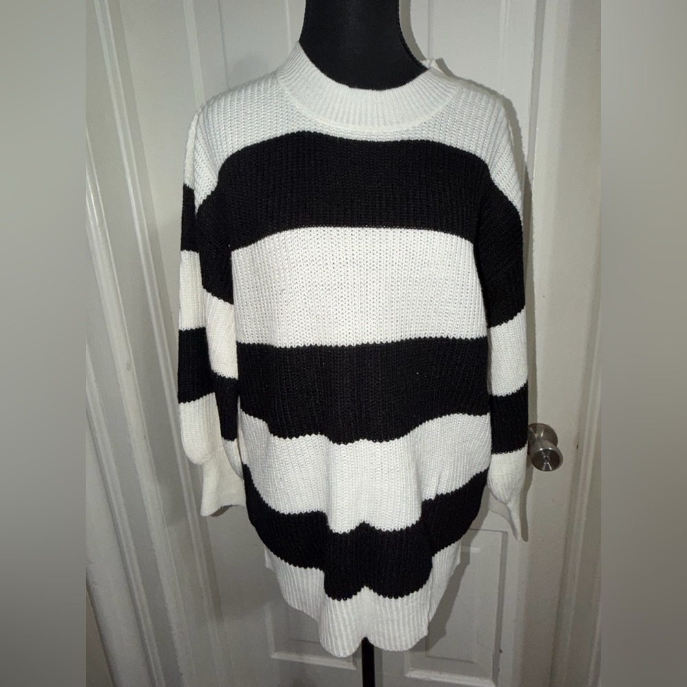 Fashion Nova Monochrome knit Striped Sweater Womens size large, shirt, top‎